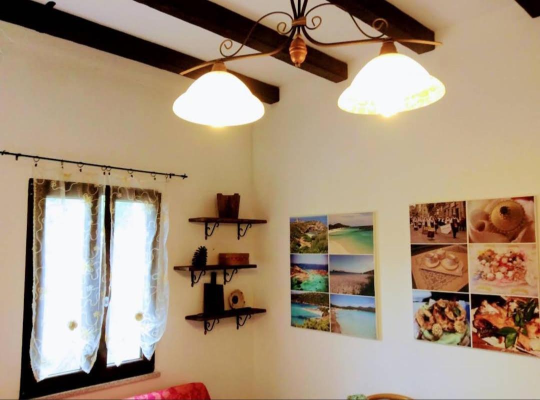 B&B Su Frori Arrubiu เตวลาดา ภายนอก รูปภาพ
